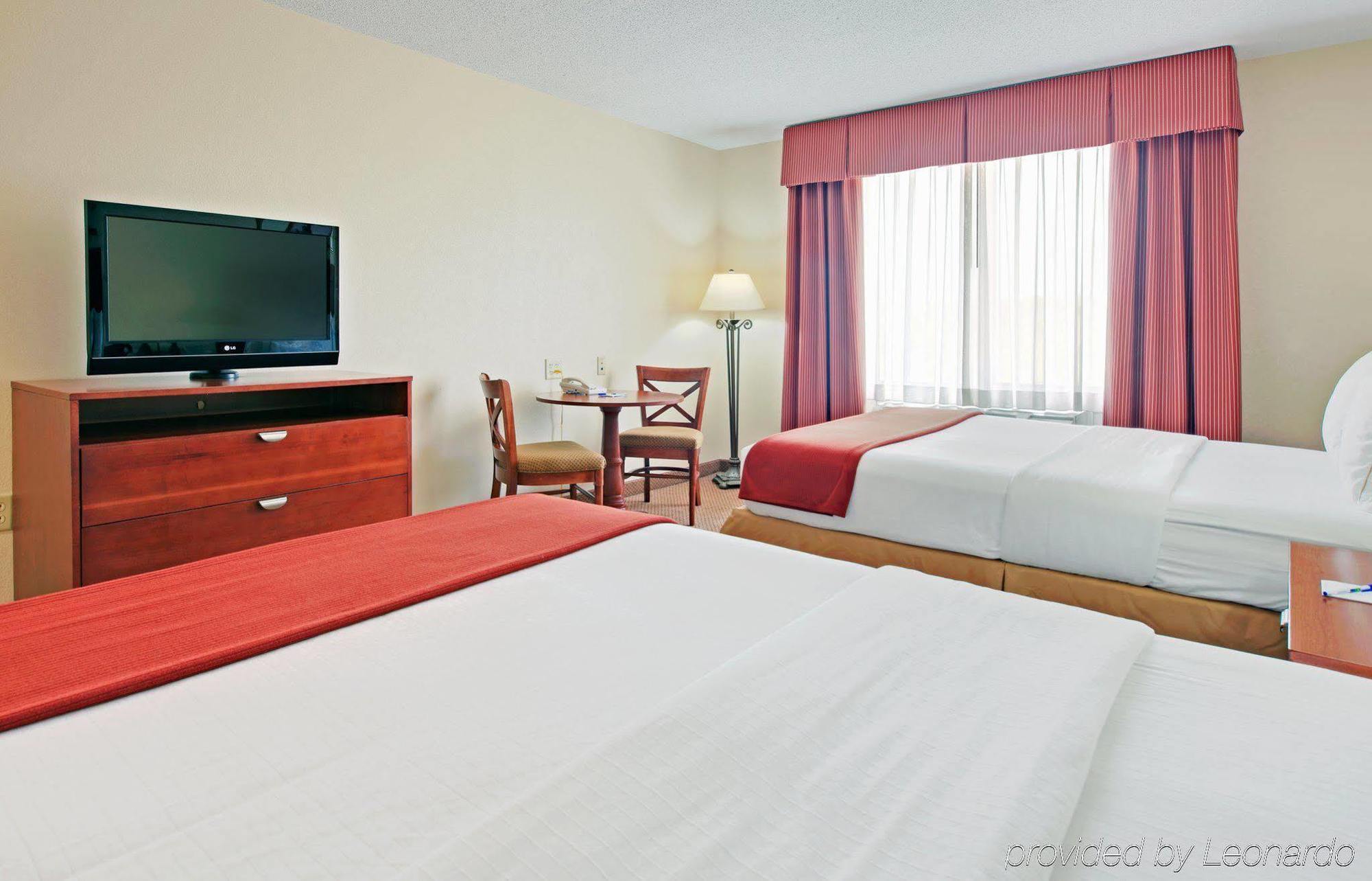 Holiday Inn Express Hotel & Suites Canton By Ihg Chambre photo