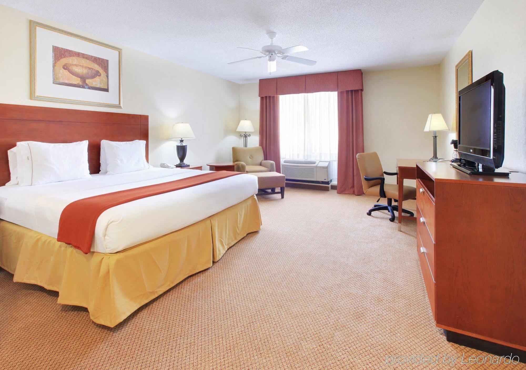 Holiday Inn Express Hotel & Suites Canton By Ihg Chambre photo