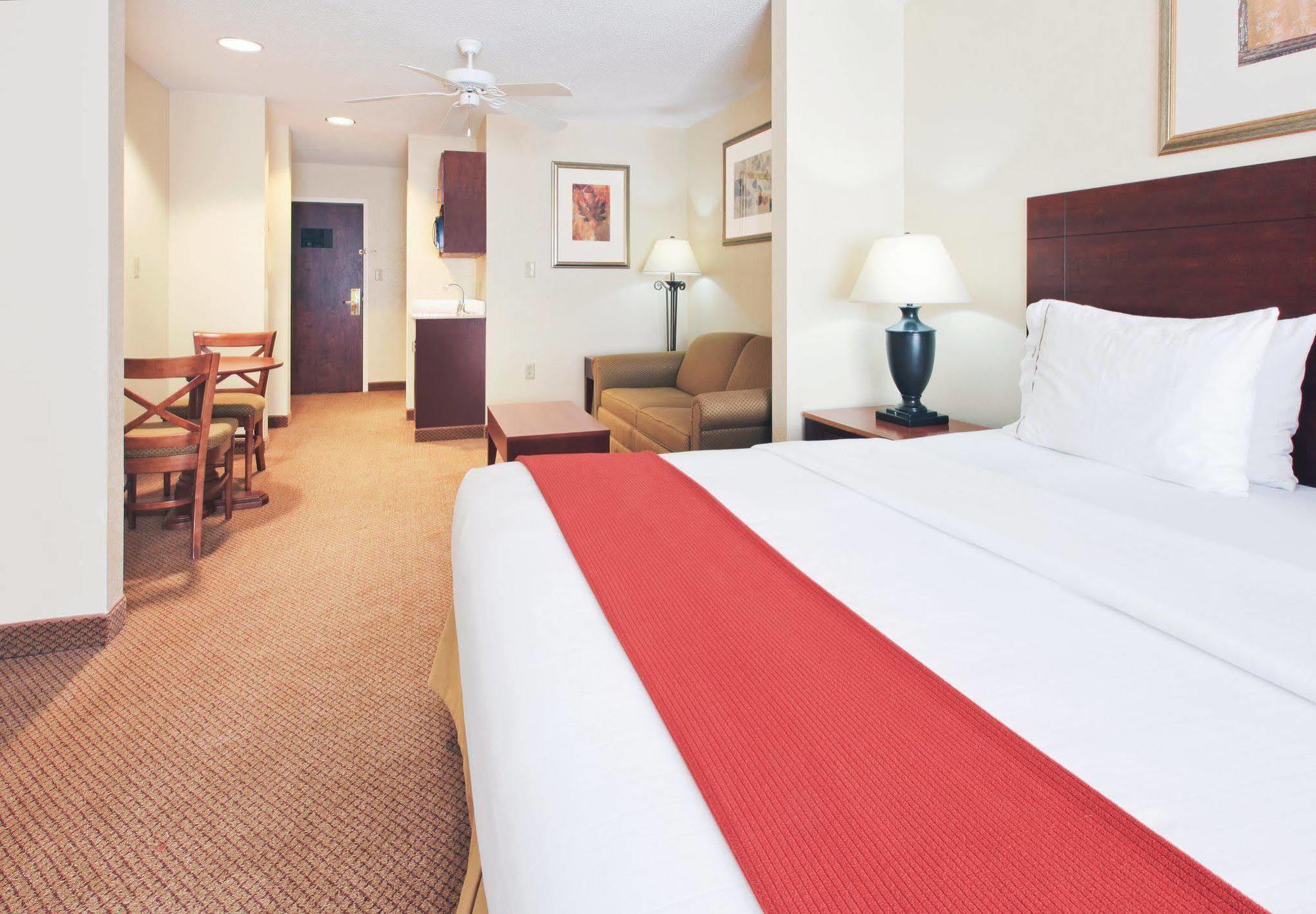 Holiday Inn Express Hotel & Suites Canton By Ihg Chambre photo